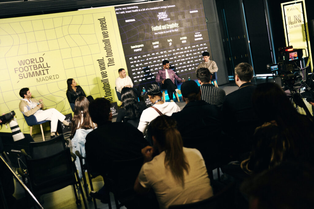 Crowded house at La Nave to follow Matinal's panel on football and creativity.